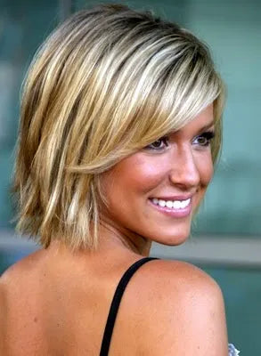 Woman Casual Short Straight Wig with Side Bang 10 Inches Makes You More Charming